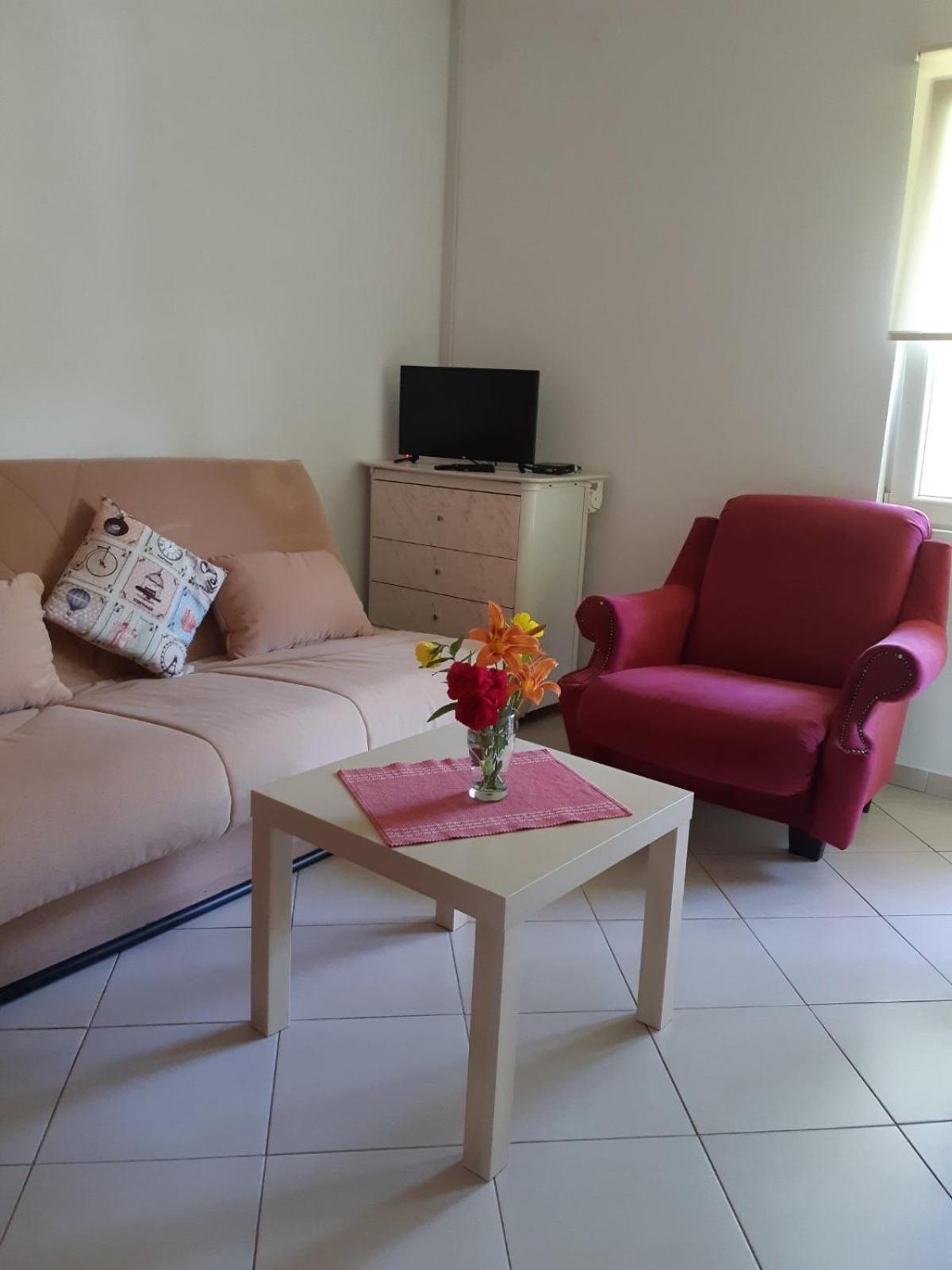 Cvjetni Apartmani 采蒂涅 外观 照片